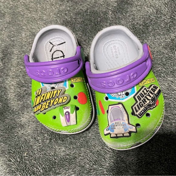 CROCS Disney buzz light year Green and Purple Slippers Comfortable and Stylish - Picture 1 of 4